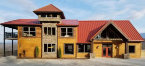 SkyView Mansion:13bdrm, 17bath, Sleeps 70, Indoor Pool, Amazing Views